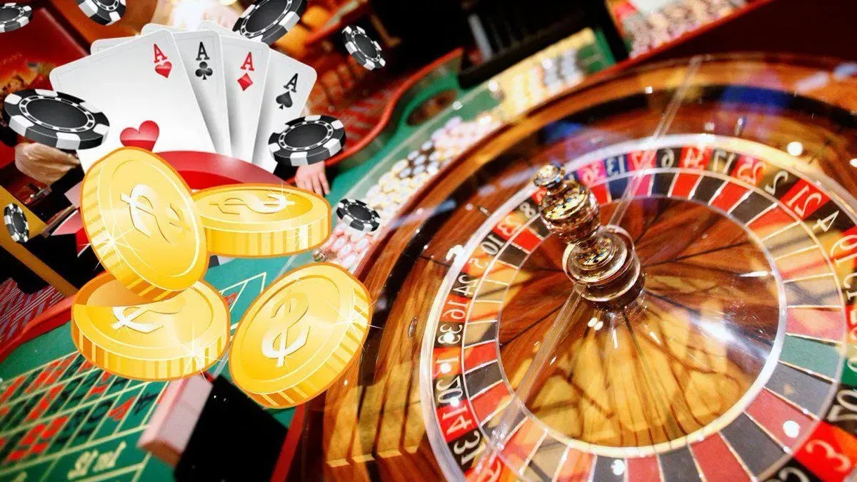 instant casino Ruleta, naipes, fichas de casino y monedas doradas